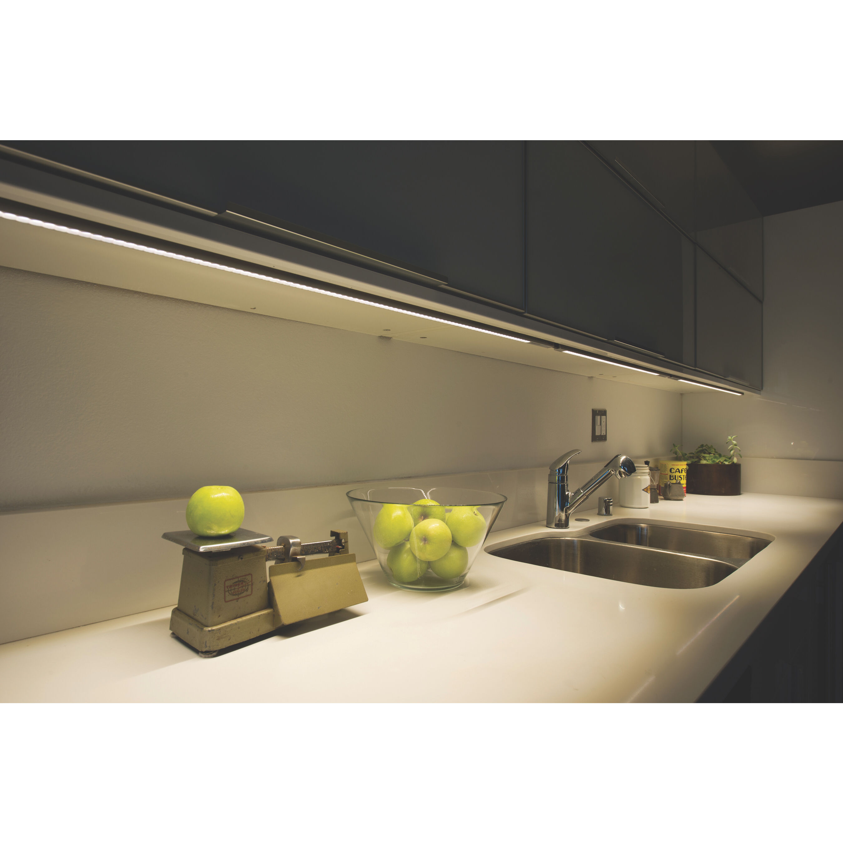 UCX pro 100 240 V LED 36.61 inch Silver Undercabinet Light Single Pack